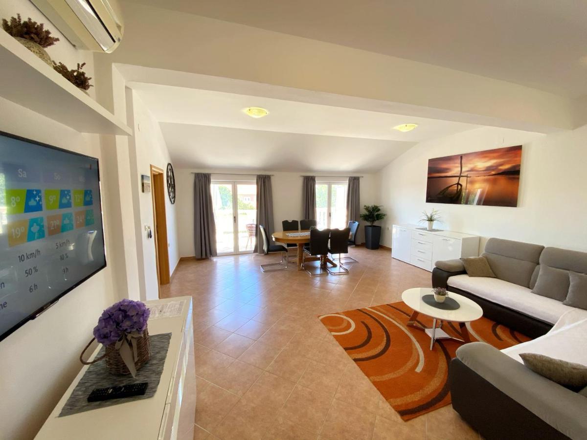 Apartments Saric ビオグラード・ナ・モル エクステリア 写真