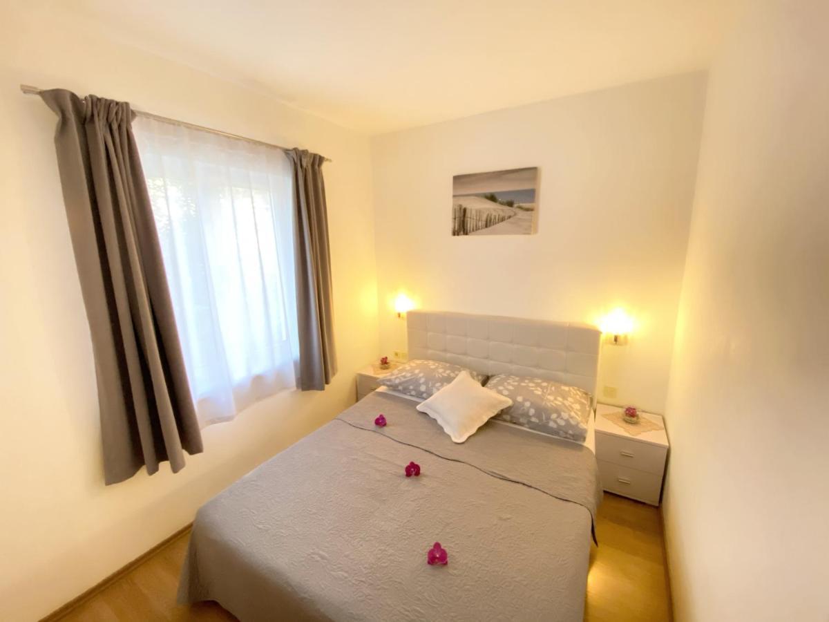 Apartments Saric ビオグラード・ナ・モル エクステリア 写真