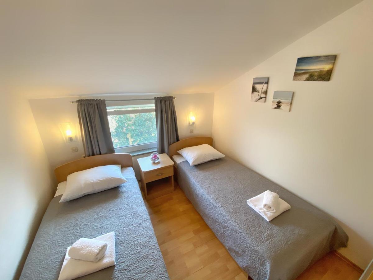 Apartments Saric ビオグラード・ナ・モル エクステリア 写真
